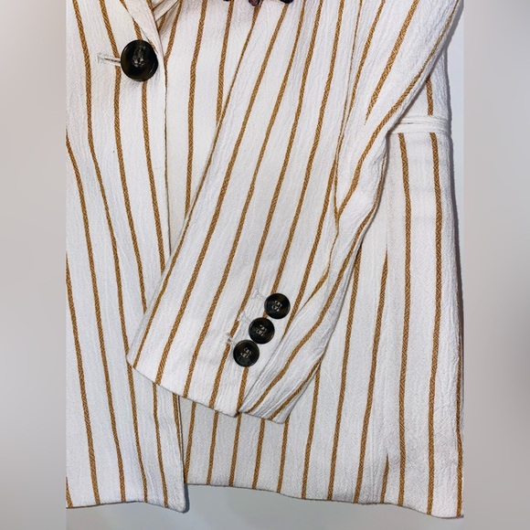 White Striped Blazer Crinkle - Picture 3 of 7